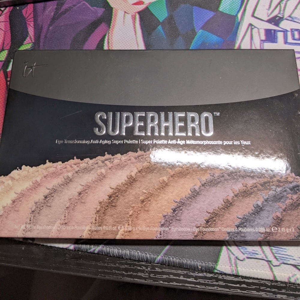 It cosmetic superhero pallet